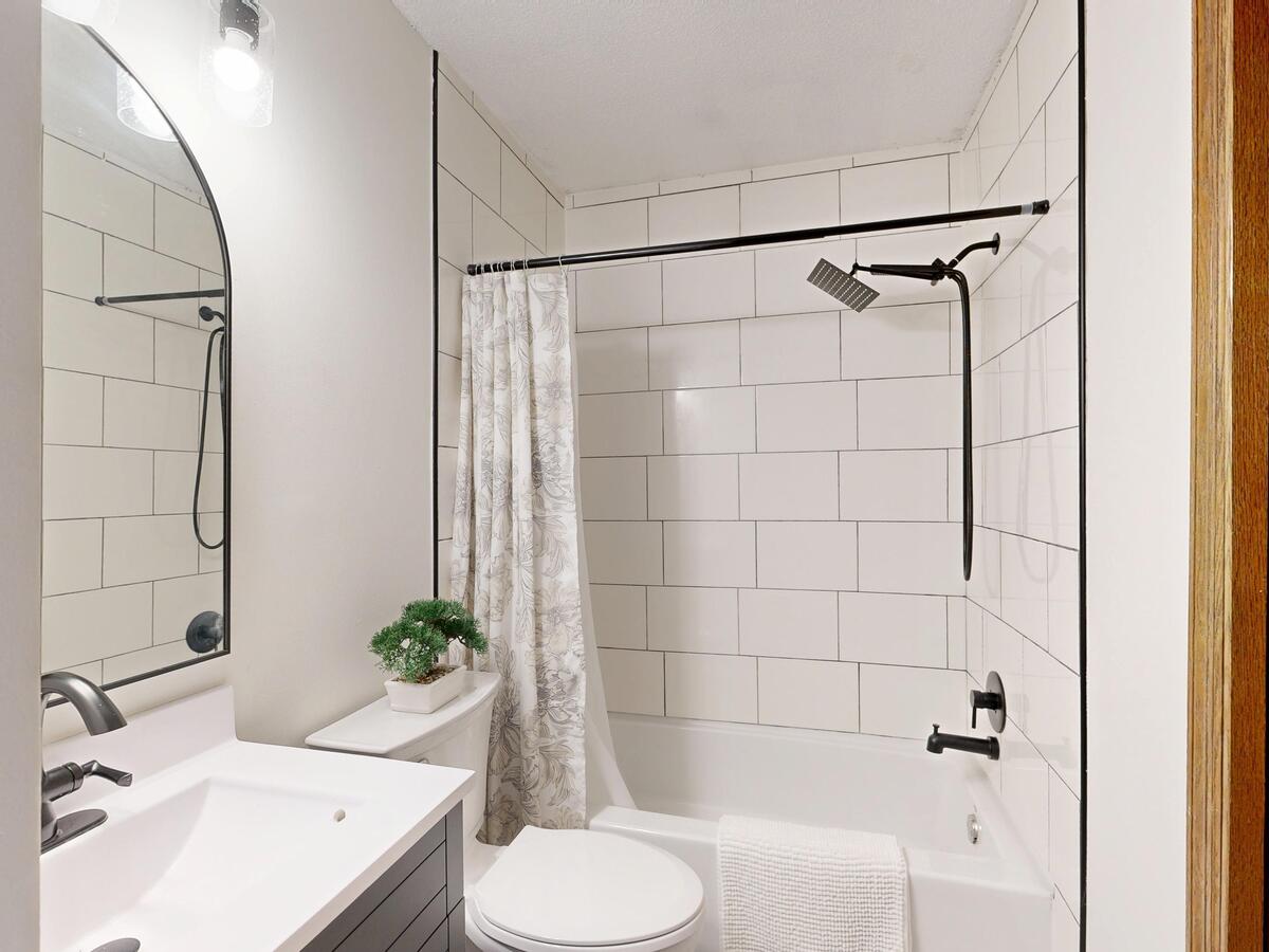 Une baignoire est un gain de place dans une petite salle de bain